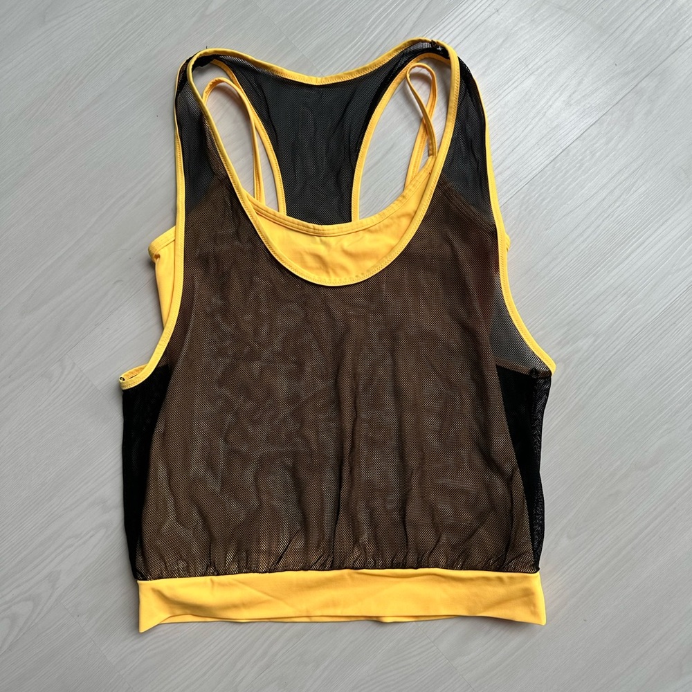 Sporty top